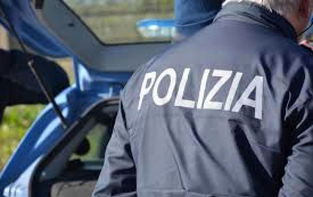 polizia9013c_69eb4.jpg