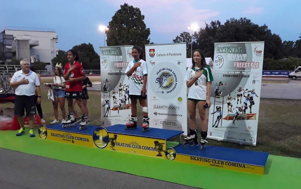 Due atlete dell'associazione pattinaggio Lamezia al Campionato italiano freestyle di Pordenone
