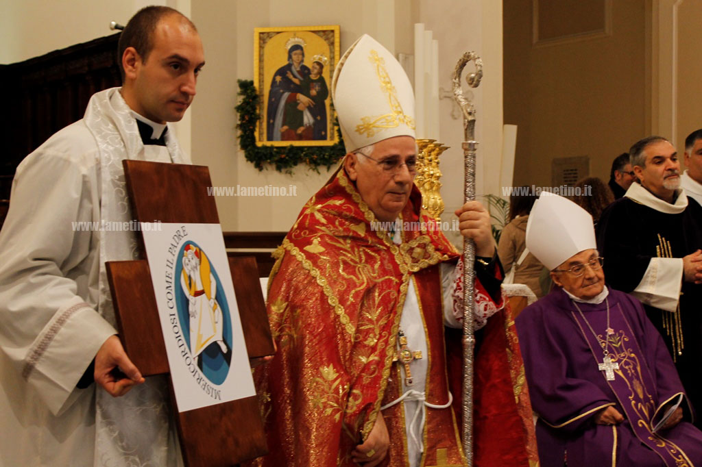 porta-santa-1-13-dic-2015-4.jpg