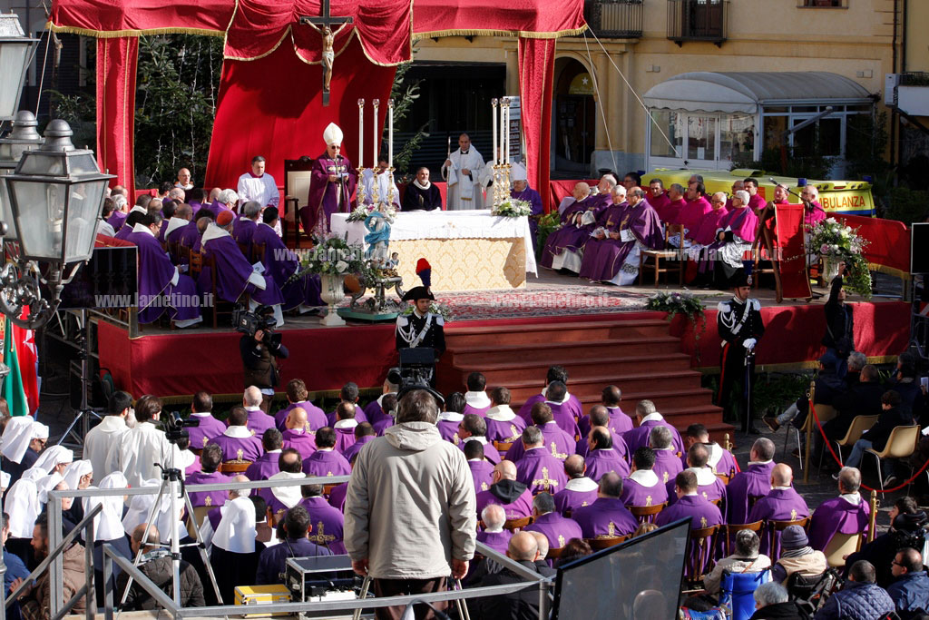 porta-santa-1-13-dic-2015-8.jpg