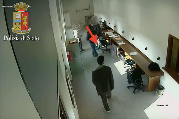 Ruba portafogli in biblioteca Sapienza a Roma, denunciato 25enne di Lamezia - VIDEO