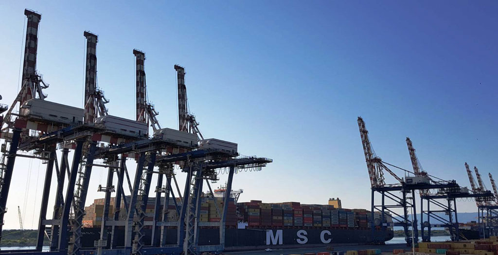 Arrivata al porto di Gioia Tauro la portacontainer Maya, tra le più grandi navi mai giunte in Italia