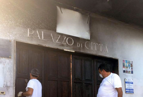  Sindaco Pizzo Calabro dopo attentato: "Si tratta di ominicchi, andiamo avanti"