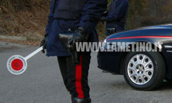 Calabria: Compiono furto e forzano posto di blocco, tre arresti