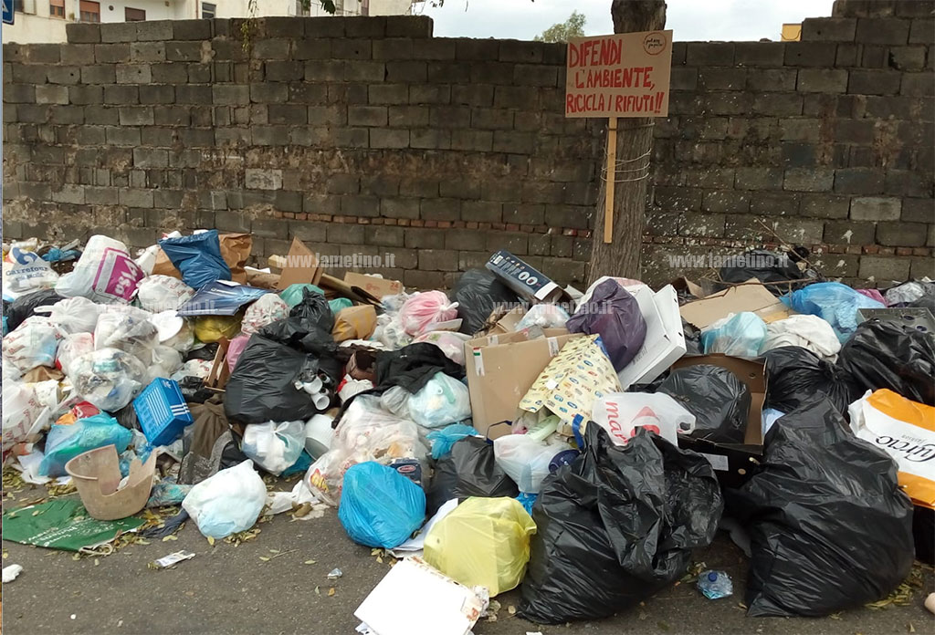 Lamezia, Potere al popolo: "Città discarica aperta, degrado non più tollerabile"