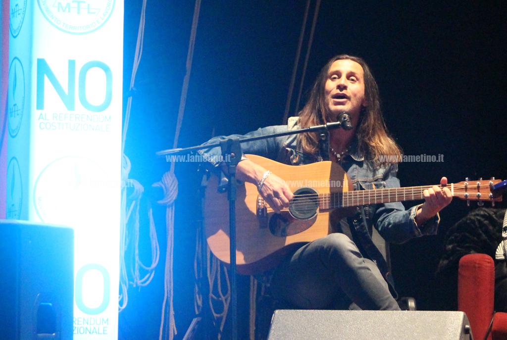 Lamezia, concerto-dibattito con Povia per il No al Referendum