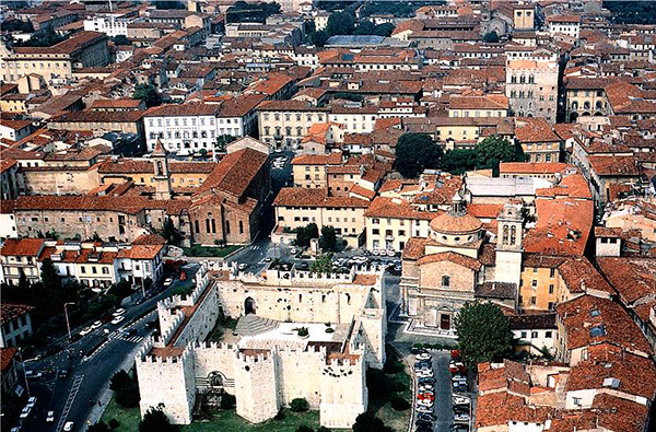 Otto anni di estorsioni a ditte e negozianti di Prato, arrestati fratelli calabresi