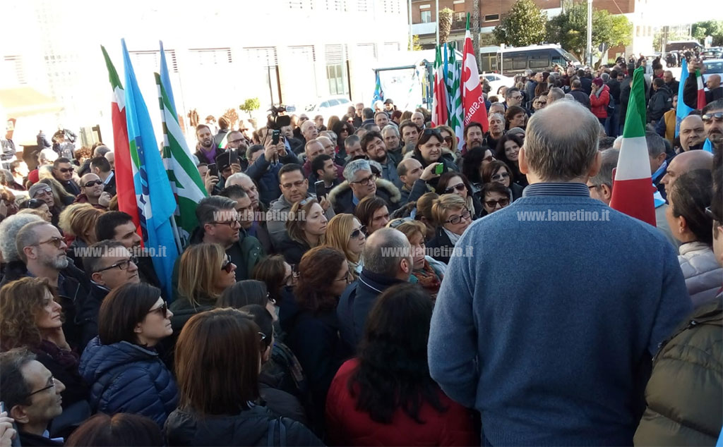 Protesta precari calabresi si sposta nei comuni: sospesi diversi servizi