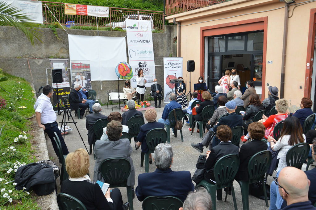 Lamezia, conclusa seconda edizione Concorso Letterario Anthurium nel cuore - in memoria di Francesco: la premiazione