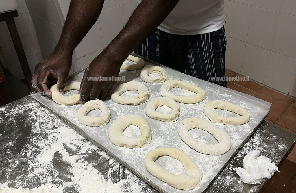 preparazione-delle-grispelle-prodotto-tipico-conflentese.jpg