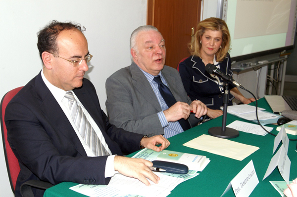 Lamezia: Presentato agli studenti dell'Einaudi, il libro "Il monocolo" di Luigi Michele Perri 