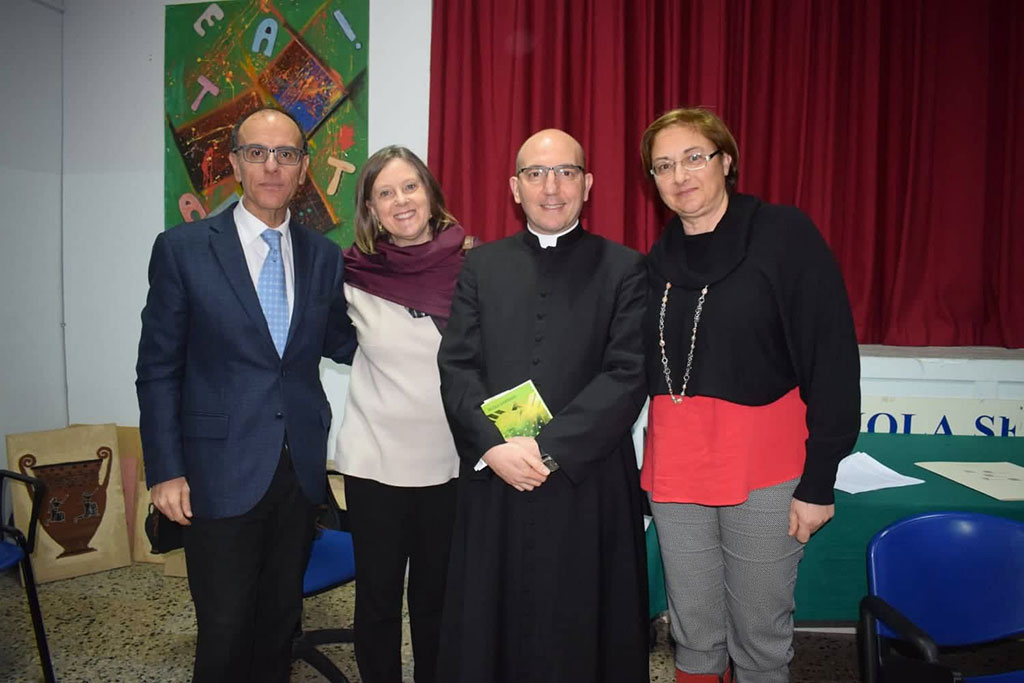 Lamezia, presentato il libro “Configurati a Cristo” dall’associazione Vivere In