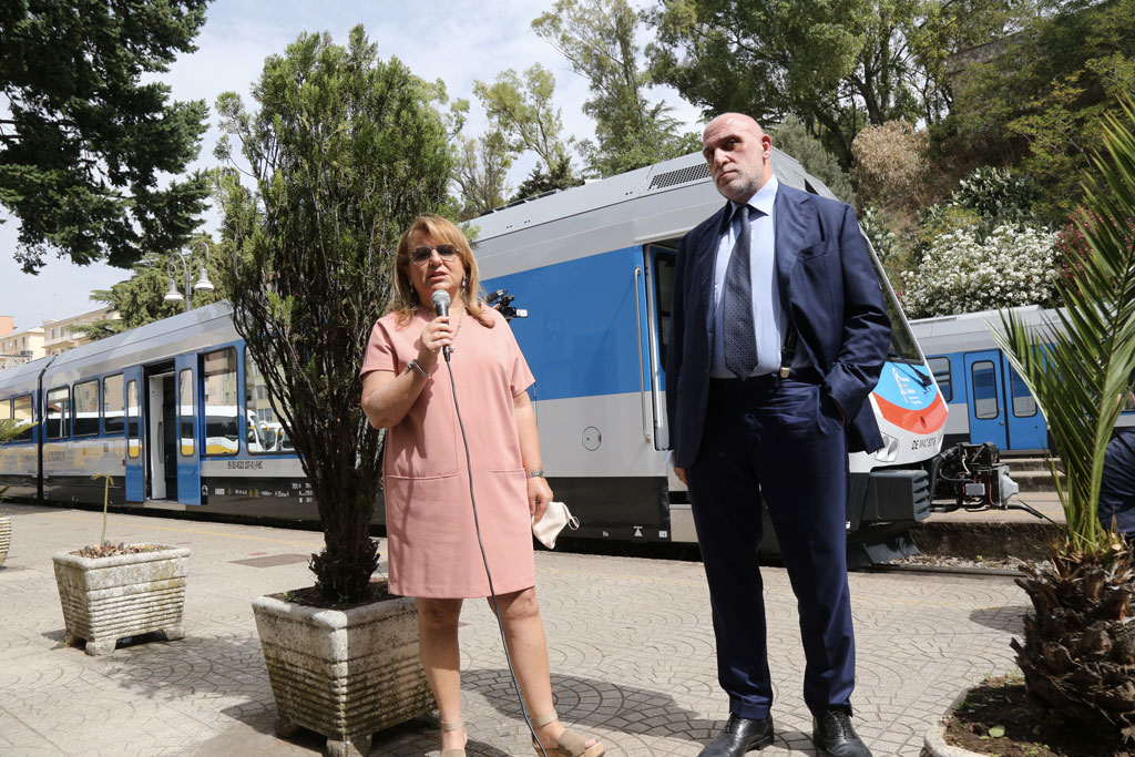presentazione-motrici-ferrovie-calabria-25-6-2021_5d3ad.jpg