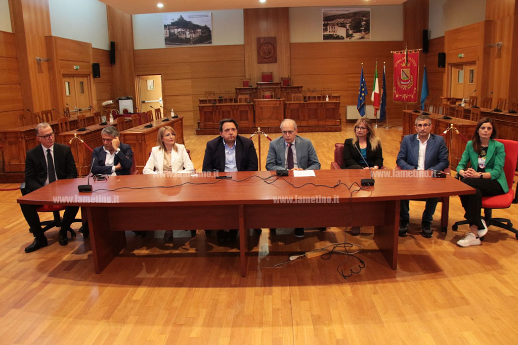 Lamezia, presentate nuovi assessori Spinelli e Rizzo. Il sindaco: “Scelta di elevata caratura. Lega e Fdi non hanno colto l'invito"