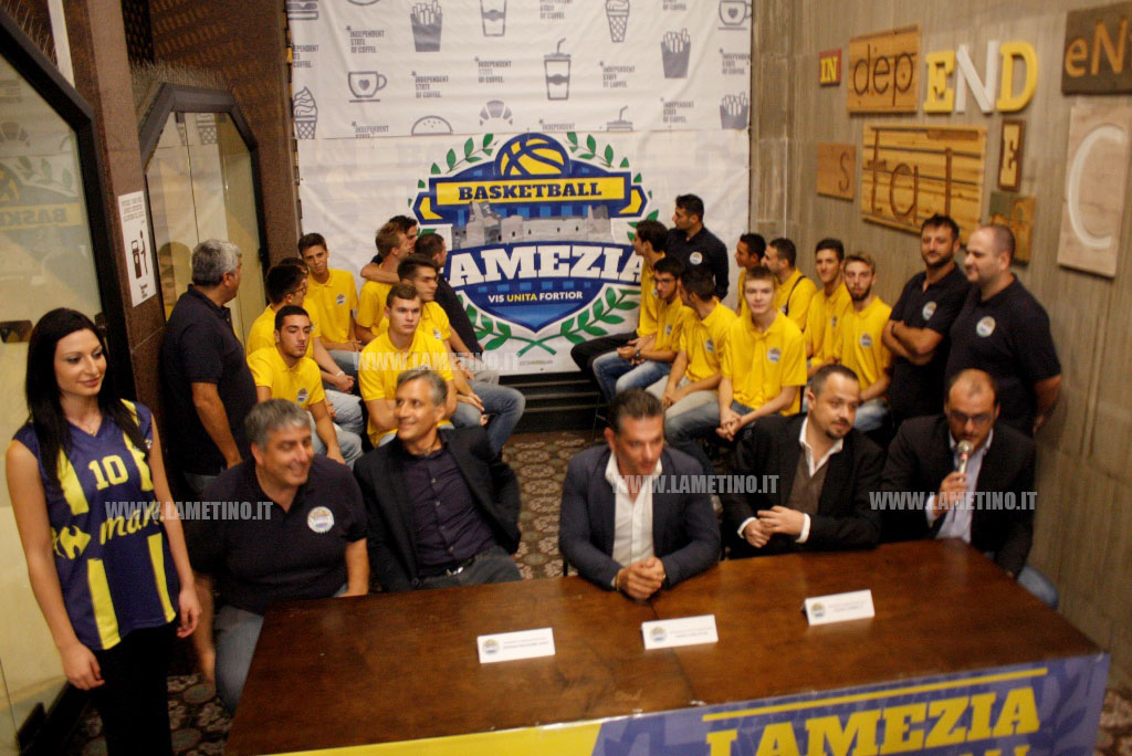 presentazione_basket_lamezia4_2015.jpg