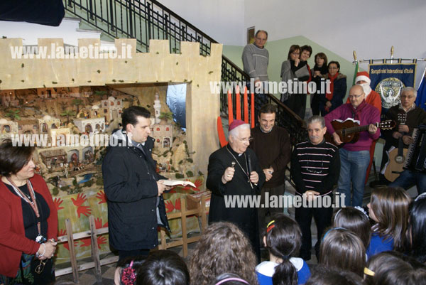 Lamezia: Inaugurato e benedetto da Vescovo il presepe del Maggiore Perri