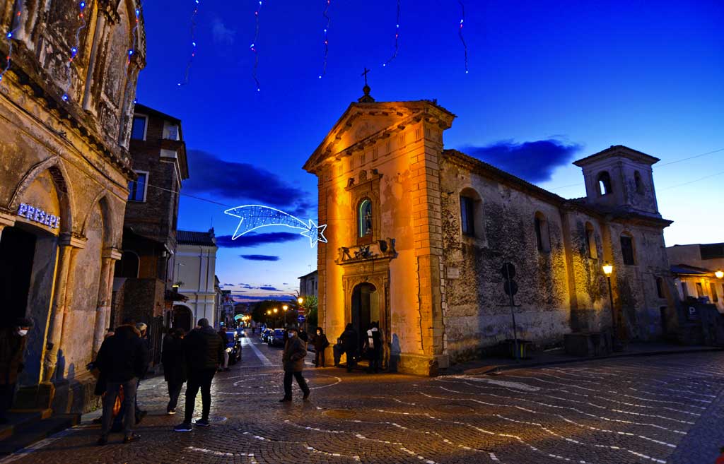 Lamezia, uscita natalizia per l'associazione "Le Città Visibili": visita tra i presepi nel centro storico