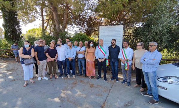 Rifiuti, presidio davanti discarica Crotone dopo ordinanza della Regione
