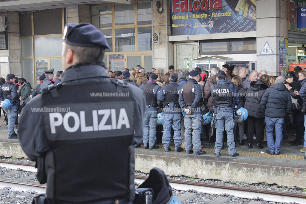 Lamezia, protesta Lsu-Lpu alla stazione: sospesa occupazione binari