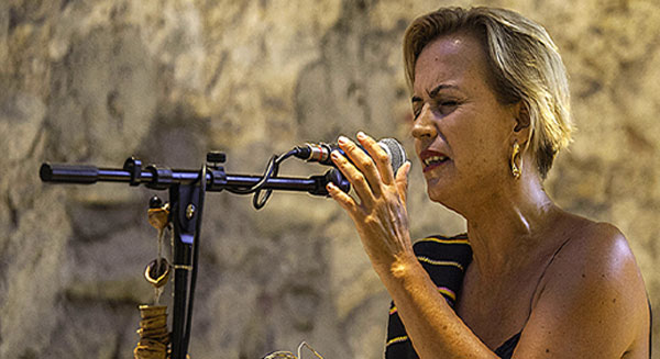 Arte, la cantastorie calabrese Francesca Prestia nominata "Cavaliere della Repubblica"