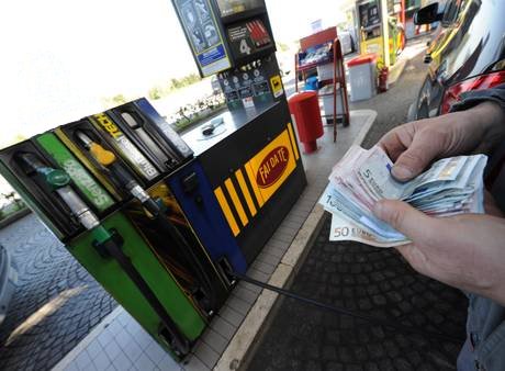 Fondo Unico Cultura: in arrivo nuove imposte su benzina. Musi (Pd): "La Calabria è la più colpita"