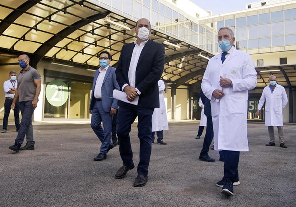 Coronavirus, somministrata la prima dose del vaccino sull’uomo