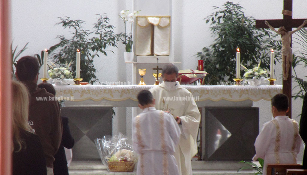 Lamezia, nella chiesa del Santo Rosario si celebrano le prime comunioni in "zona rossa"