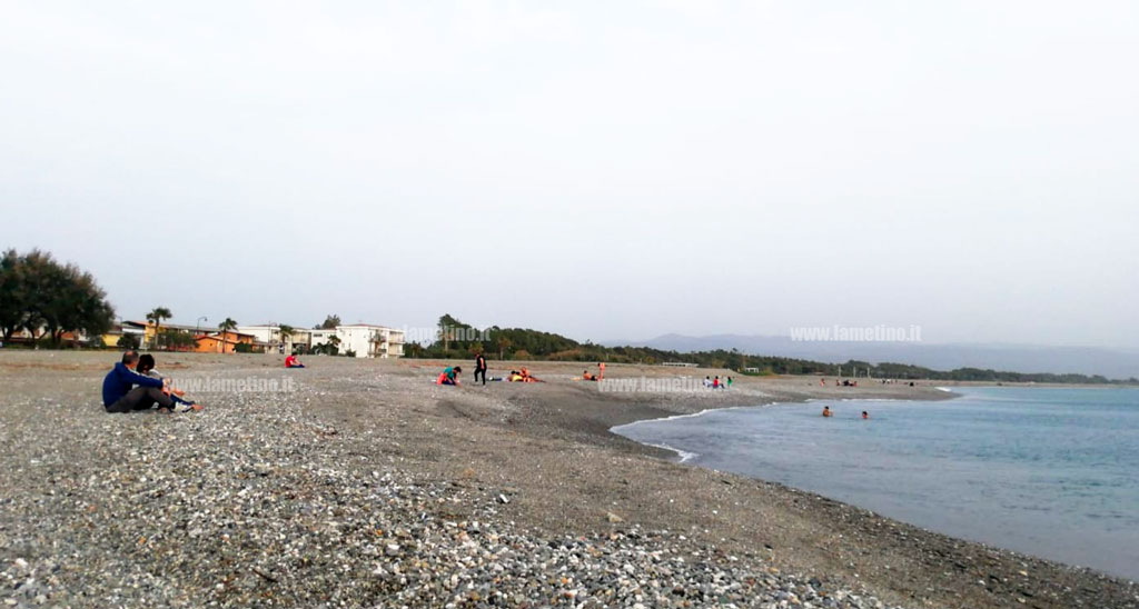 Primi tuffi sulla costa tirrenica: tra norme di sicurezza e voglia di normalità