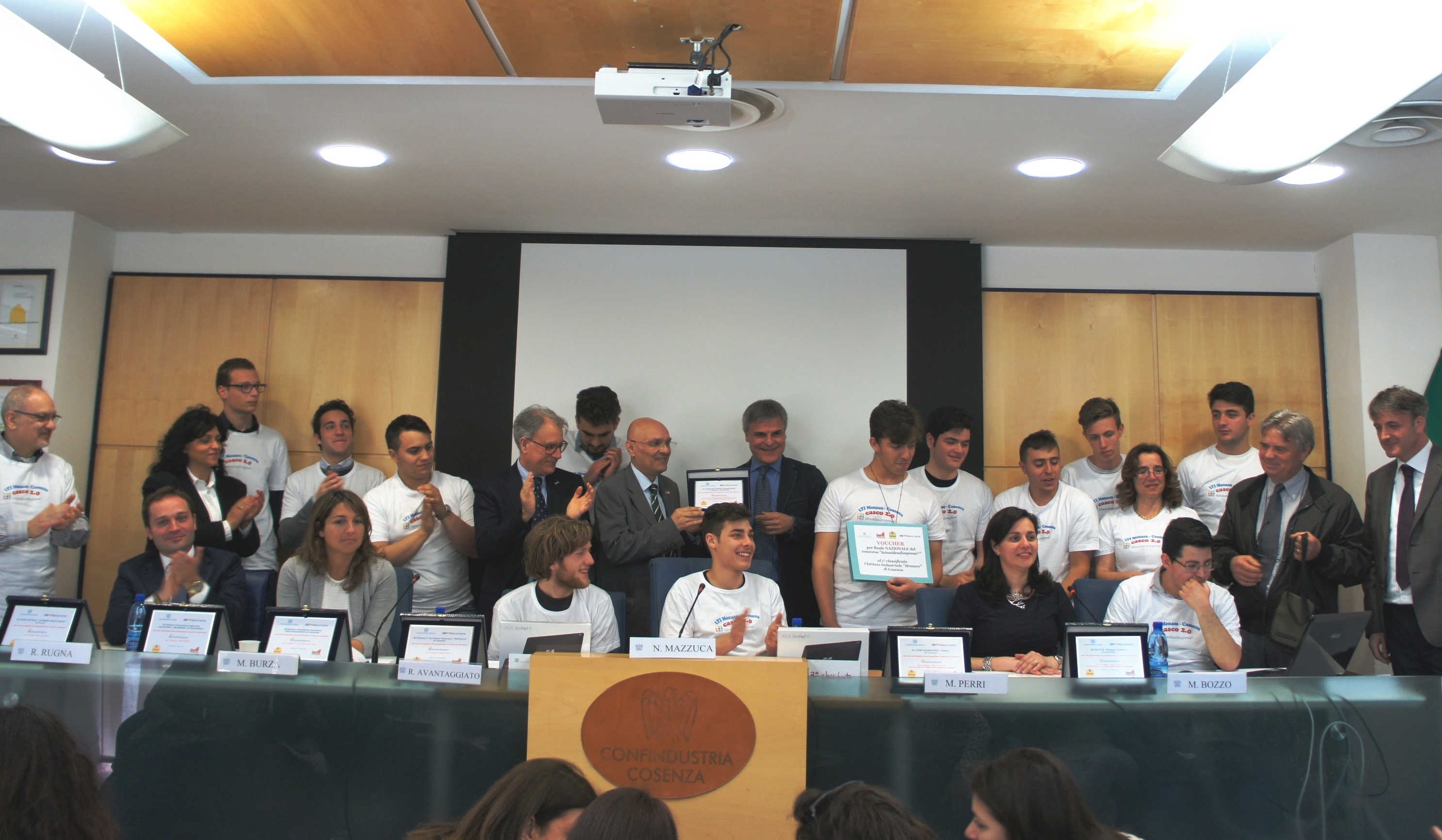 Cento ragazzi premiati in Confindustria Cosenza per "latuaideadimpresa"
