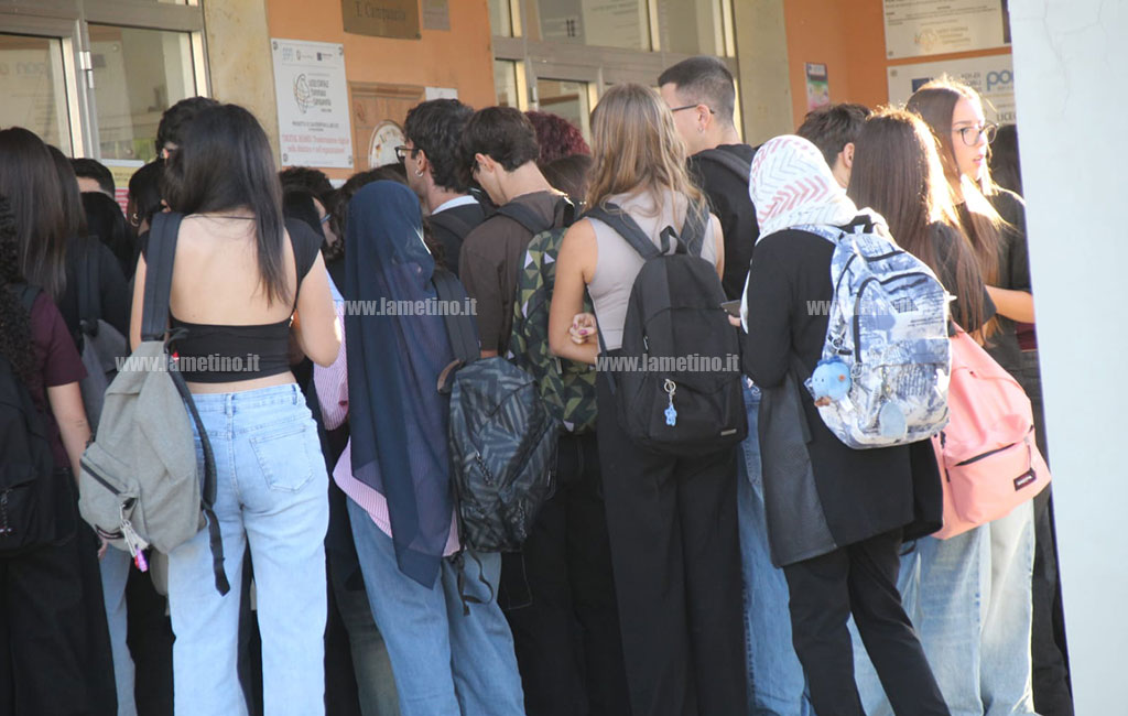 primo-giorno-scuola-Lamezia2025-09-16-at-08.01.45_f2529.jpg