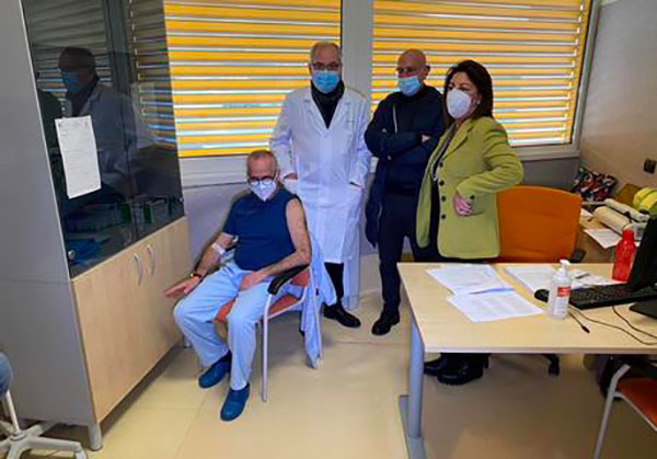 Covid, vax day in Calabria: al via le prime vaccinazioni