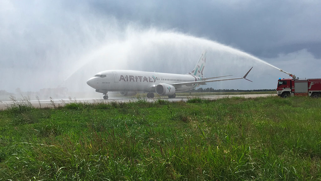 Lamezia, inaugurato nuovo volo per Milano con Air Italy - VIDEO