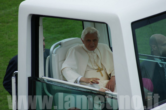 primo_piano_papa_ingresso_stadio_lamezia