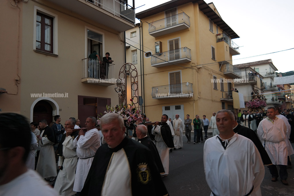 procession6.jpg