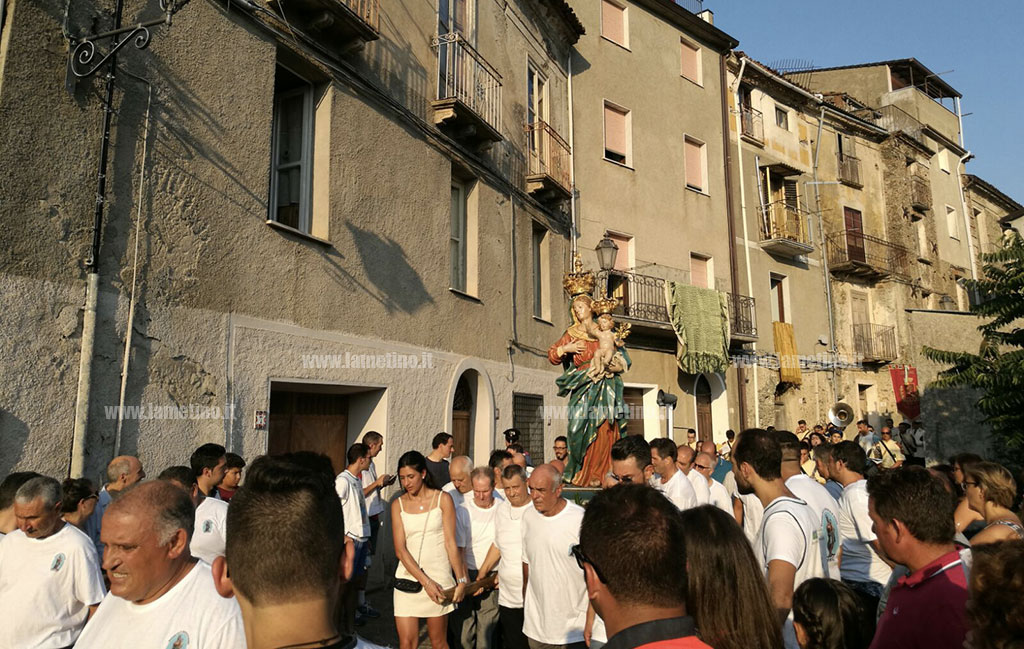 Migliaia di pellegrini a Conflenti nel giorno della festa per la Madonna della Quercia - VIDEO