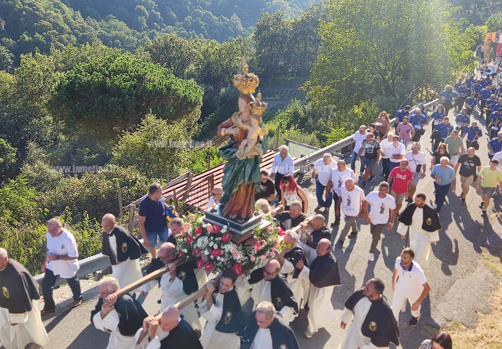 processione-conflenti-20238f1c3091bb6_46a4f.jpg