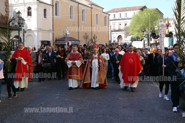 Lamezia: Vescovo Cantafora benedice palme e dà il via a Settimana Santa