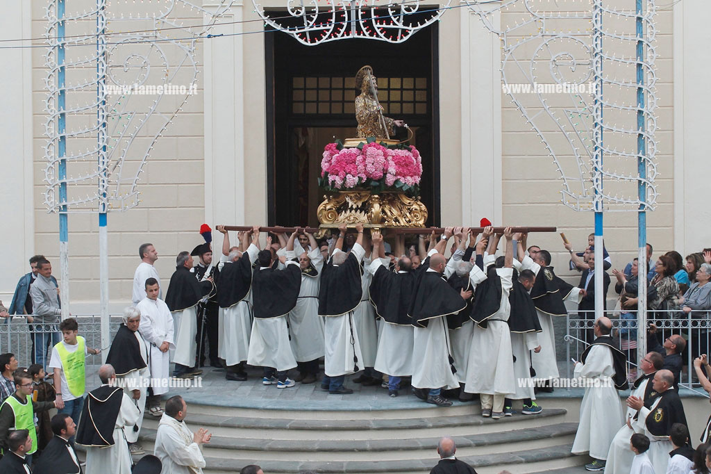 Lamezia: tanti fedeli alla processione di San Francesco di Paola