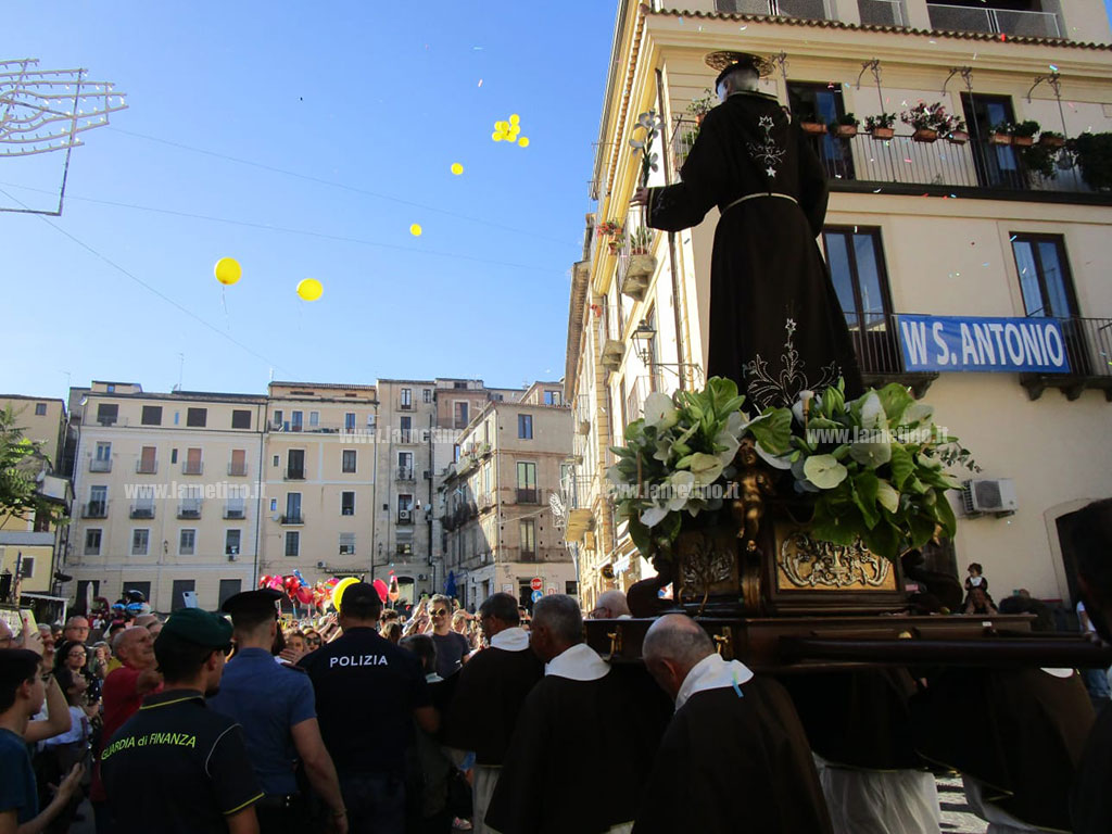 processioneat-17.56.07_b6379.jpg