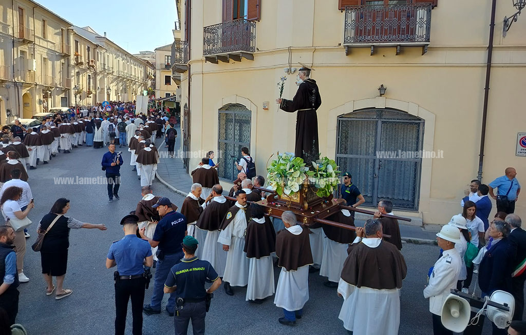 processionet-18.43.52_c0410.jpg