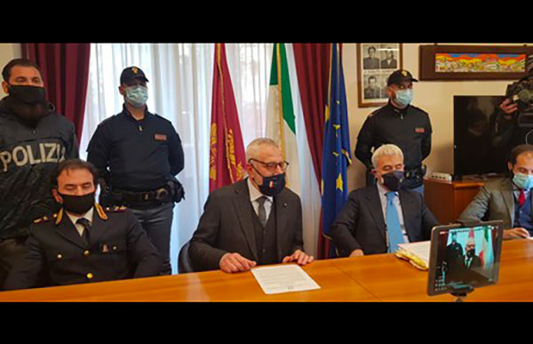 Operazione a Crotone contro l'immigrazione clandestina, arresti e perquisizioni in tutta Italia