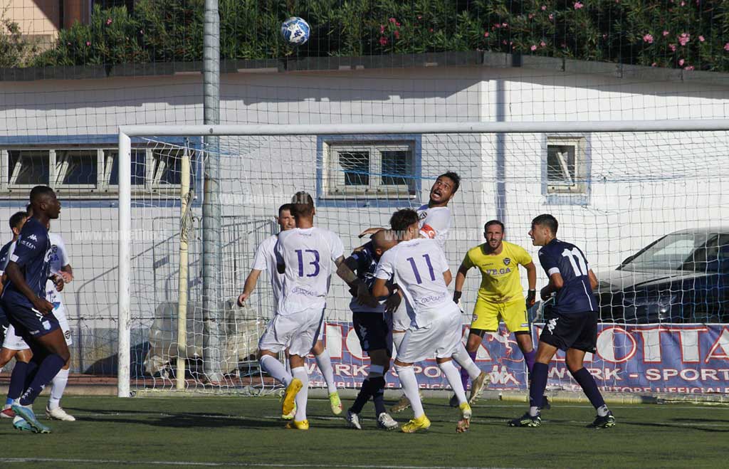 Eccellenza, Promosport sconfitta all'esordio dalla Gioiese: 1-2 nel big match del "Rocco Riga"
