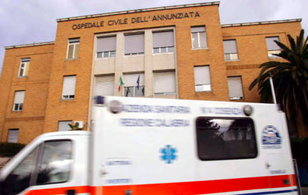 Rissa al pronto soccorso di Cosenza: ragazzo accusato di aver fatto ubriacare la fidanzata litiga con padre e fratello di lei, tre arresti