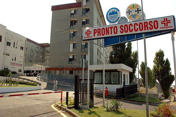Degente incendia lenzuola in ospedale Catanzaro, spente da personale 