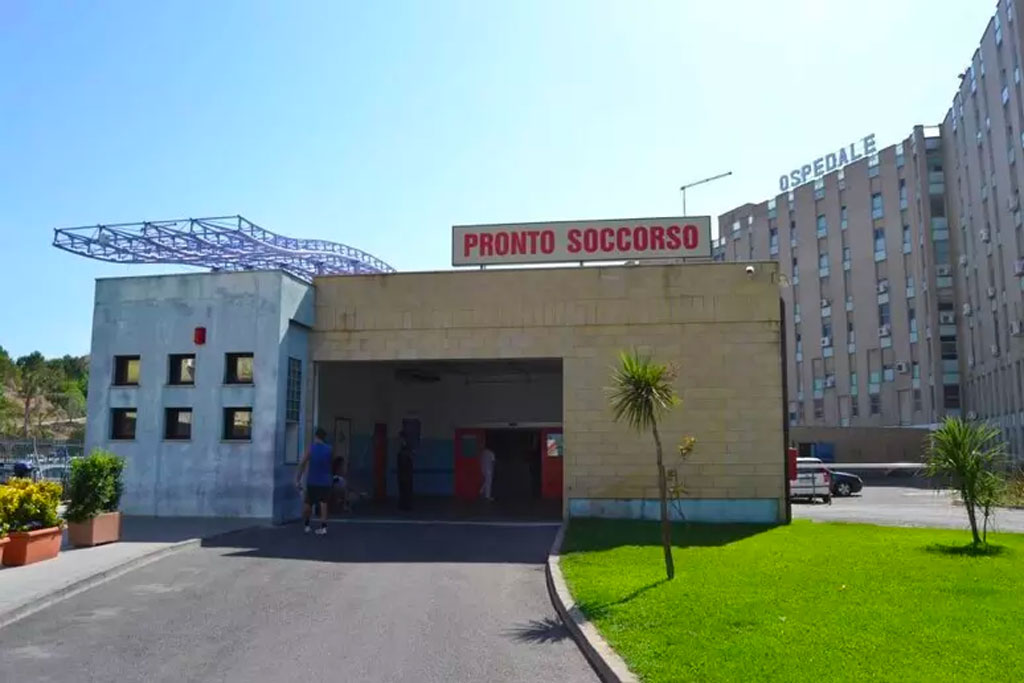 Calci e pugni a sanitari ospedale Crotone, denunciata donna