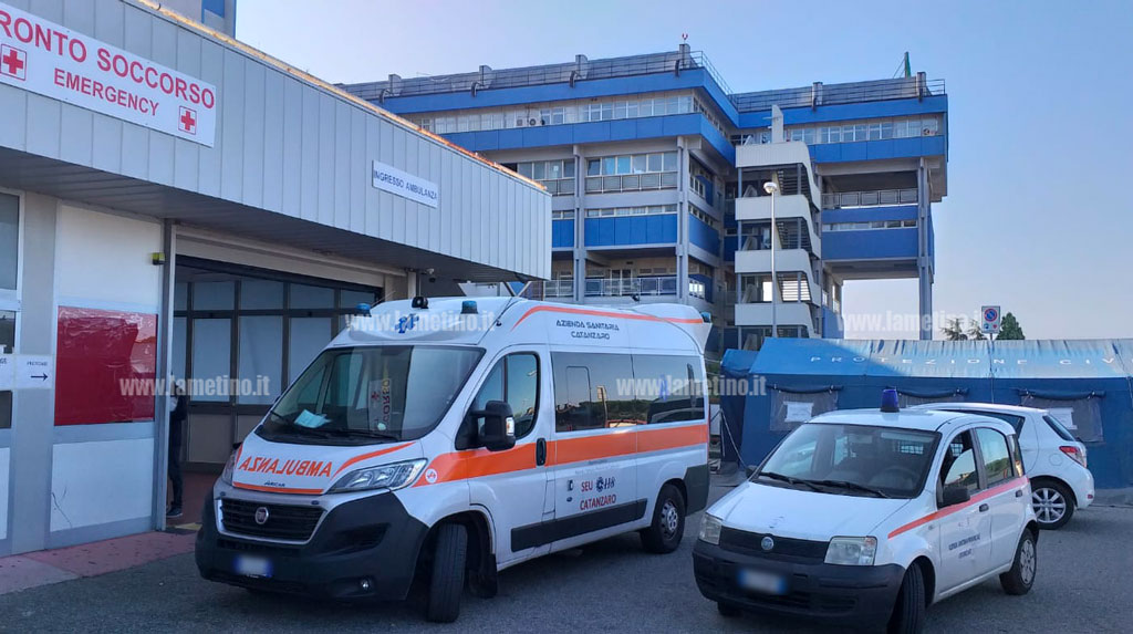 Lamezia, il primario del reparto Covid: "Cinque infermieri contagiati ma in buone condizioni, massimo impegno per i degenti"