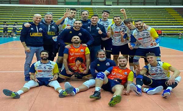 Pallavolo, nuova vittoria in trasferta per la Raffaele Lamezia a Vibo Valentia