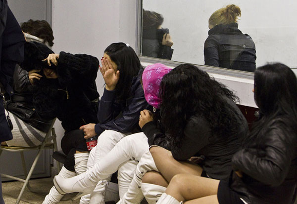 Polizia sequestra 7 auto a clienti prostitute nel cosentino
