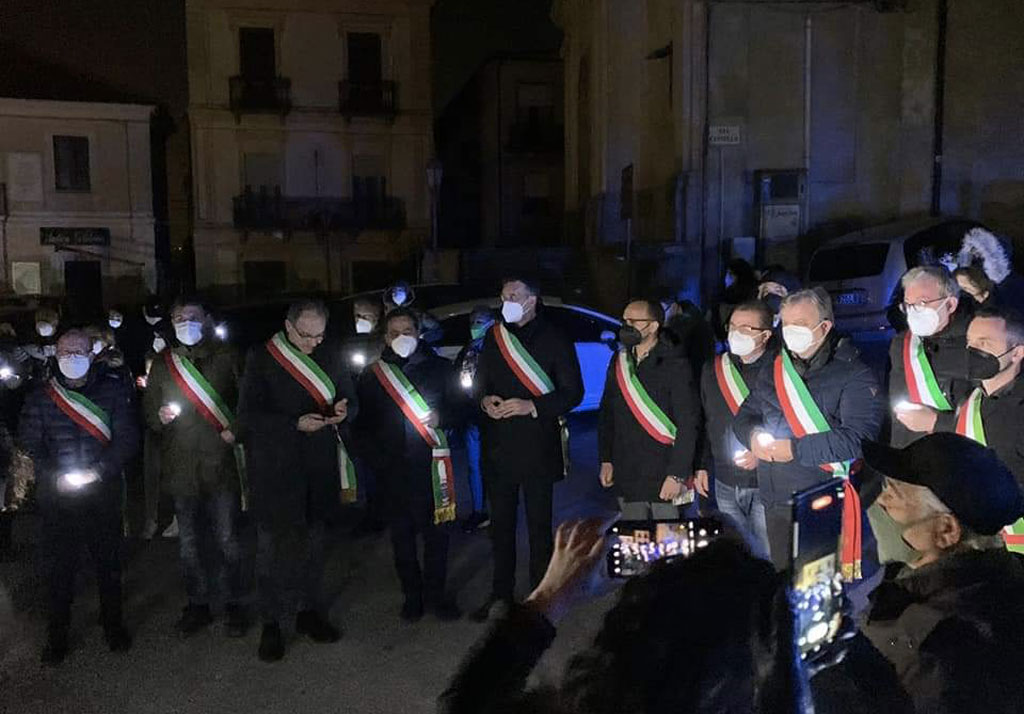 Caro bollette, 10 sindaci in piazza nel catanzarese per protestare