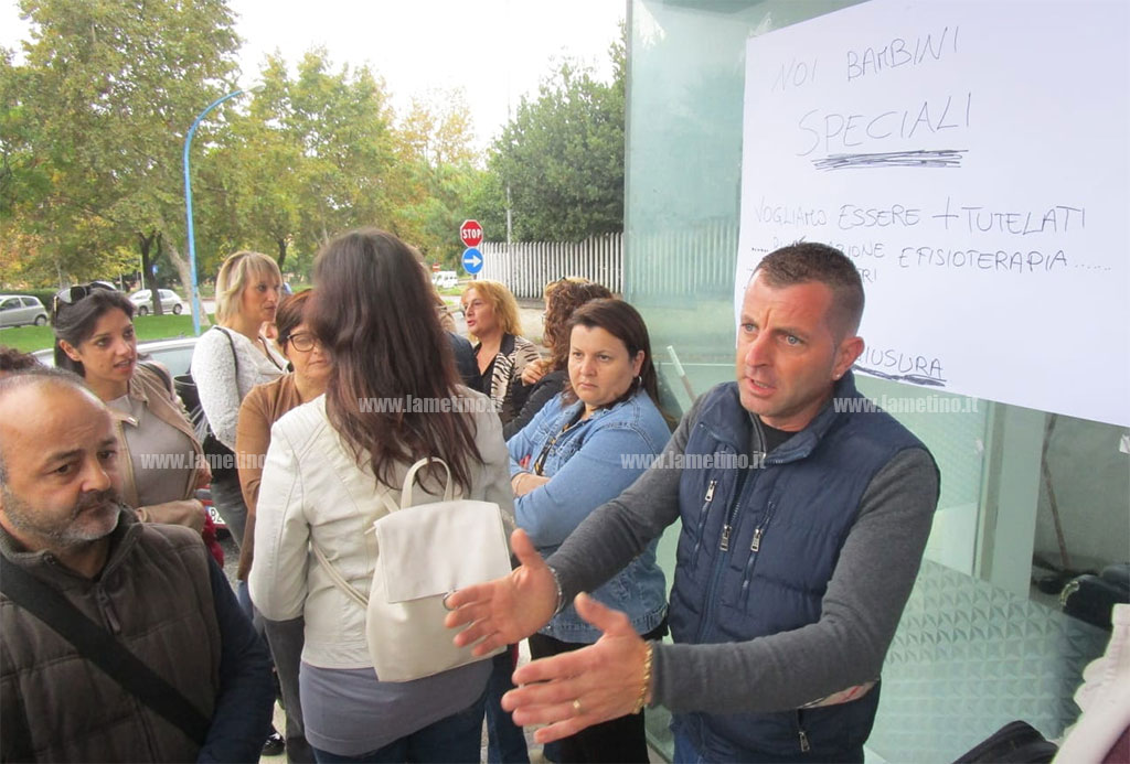 Lamezia, genitori piccoli pazienti continuano a protestare: “Vogliamo i fatti” - REAZIONI